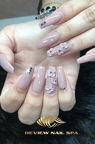 A Nail Spa For Hands, Feet, Waxing, & Family Visits 01